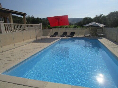 VILLECROZE -Maison de campagne avec piscine, au calme, pour 4 à 6 personnes 
