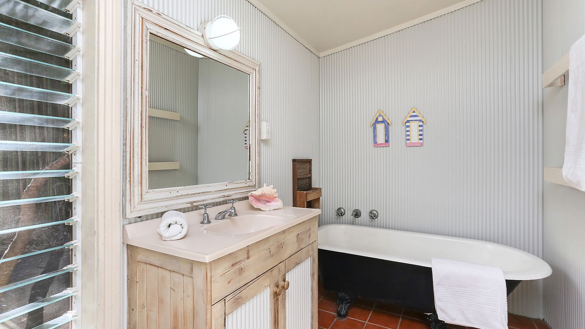 Jasper Cottage Jaspers Brush