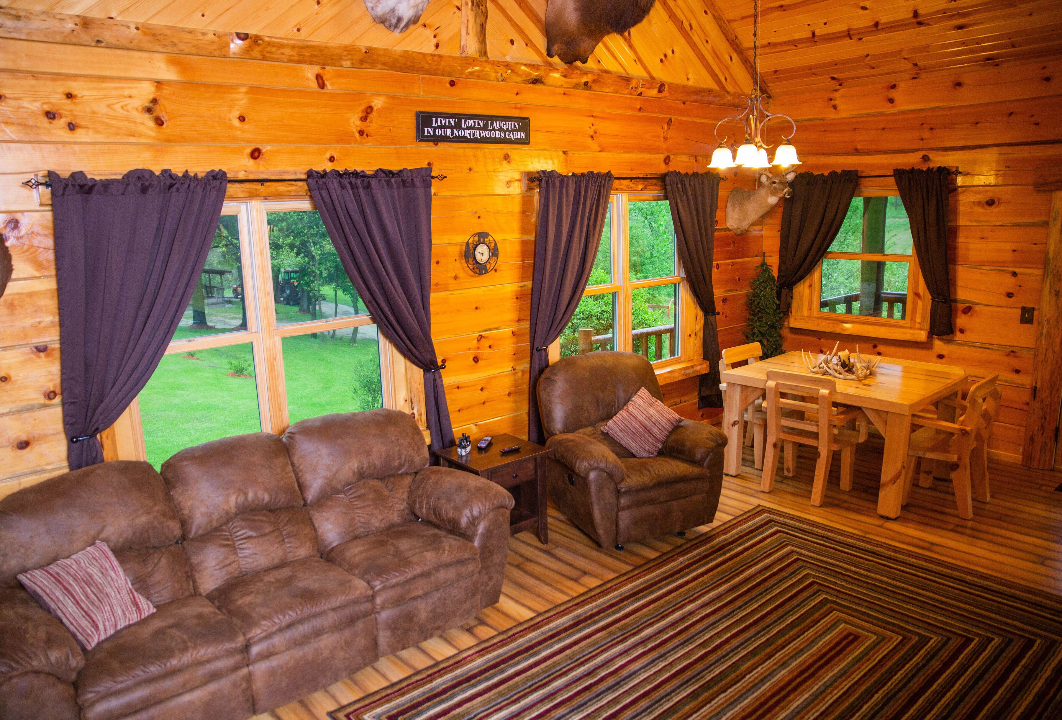 Private 10 acre Family Friendly Cabin w/zipline minutes from Mississippi River!