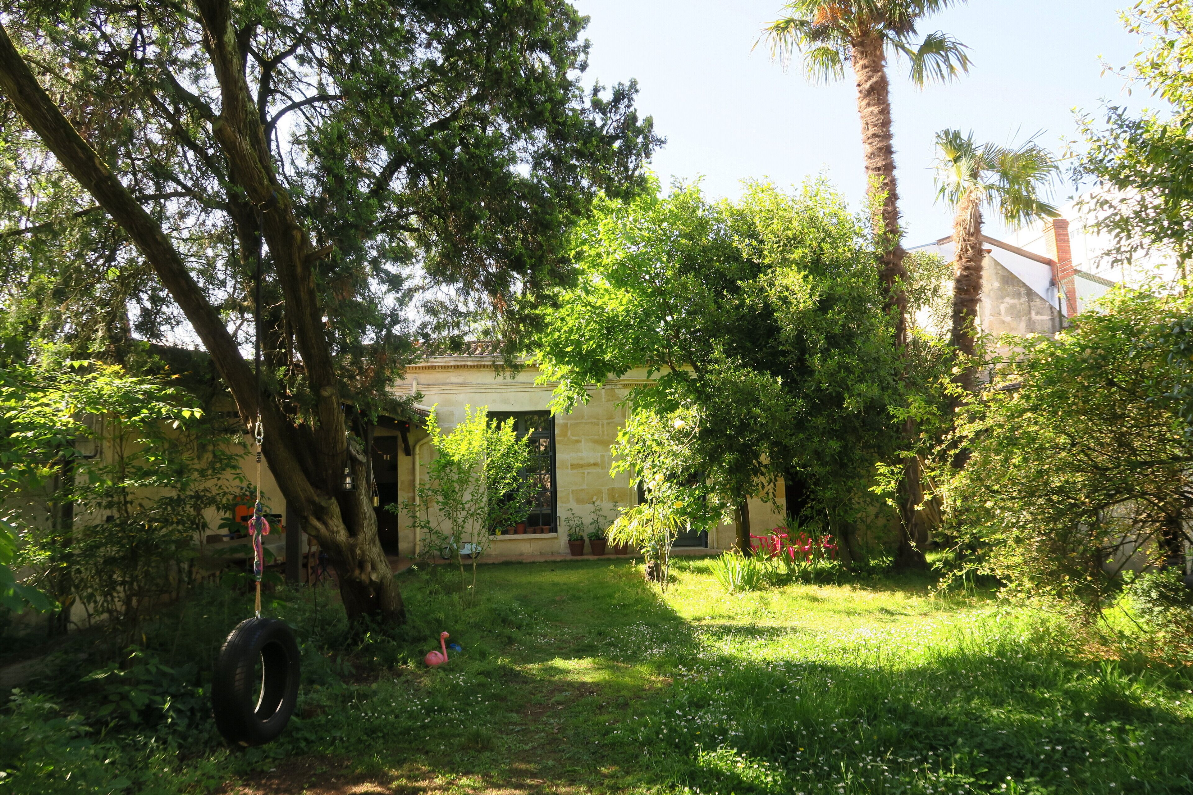 Pretty house with garden Bordeaux center