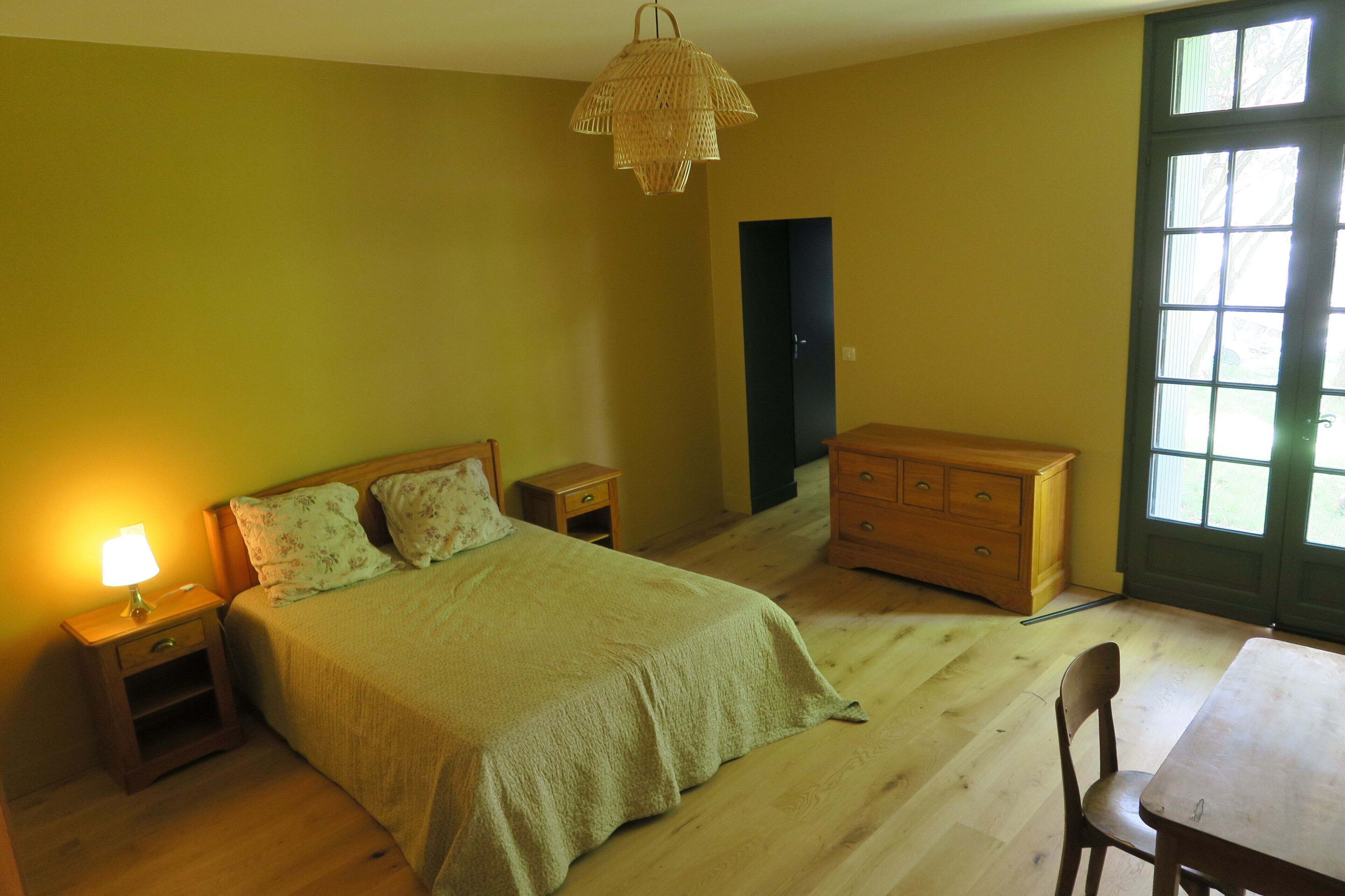 Pretty house with garden Bordeaux center