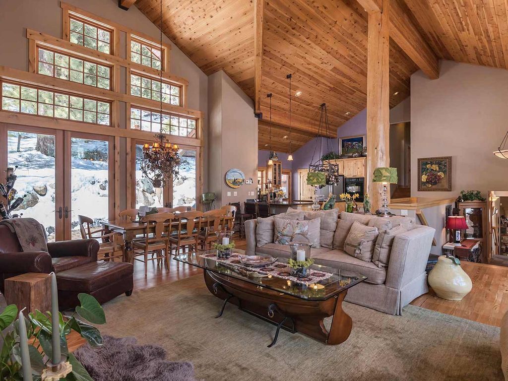 TV, fireplace, DVD player, books