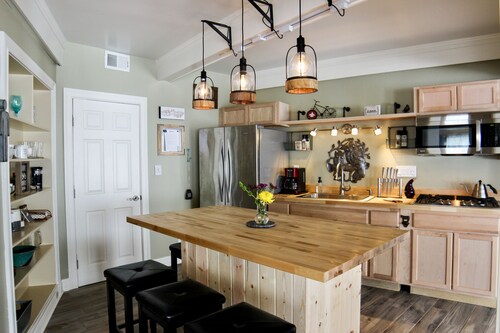 The Waterfall Suite Studio Apartment With Kitchen and Hot Tub!