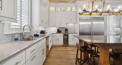 MERKKI UUSI Miramar Luxury Home w / golfkärry, pelihuone, minuutit rannalle!