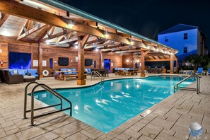 A heated pool - 🩴☀️ Silver Sands | Golf Cart | Heated Pool* | Game Room | Free Tiki Cruise and More! (Miramar Beach)