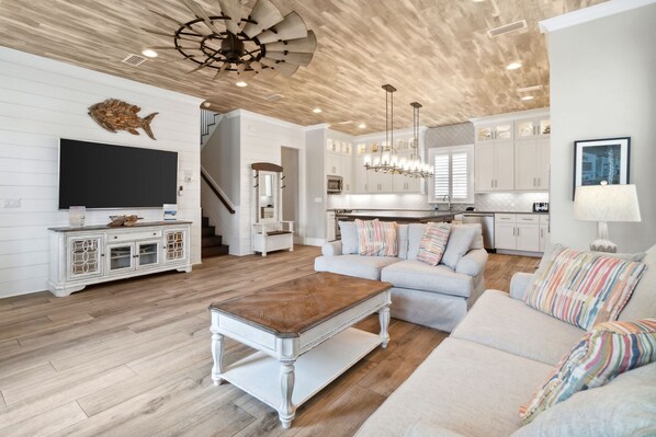 TV, video games, music library, video library - 🩴☀️ Silver Sands | Golf Cart | Heated Pool* | Game Room | Free Tiki Cruise and More! (Miramar Beach)