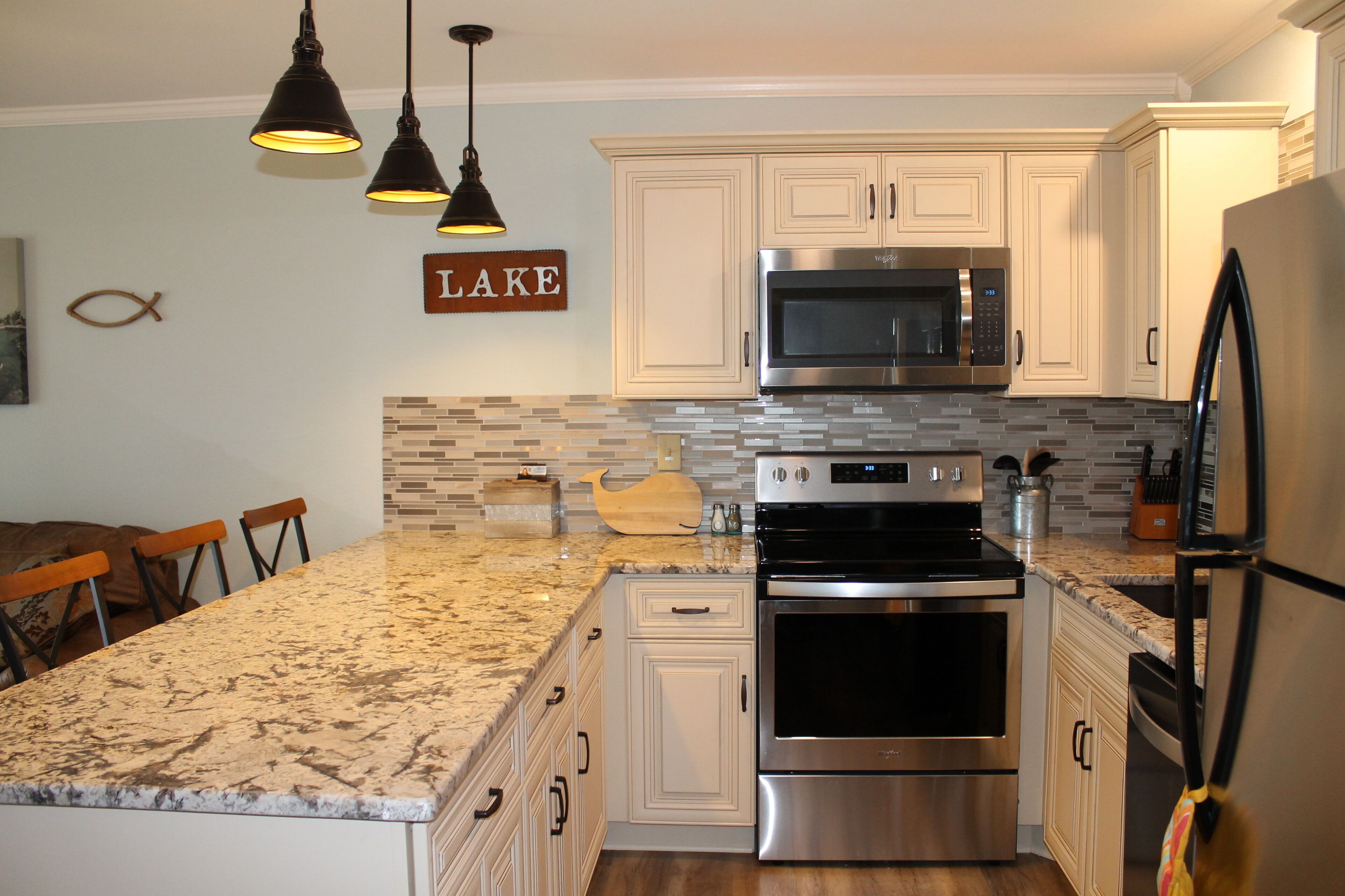 Canyon Lake on Northside of lake - pool, boat & trailer parking