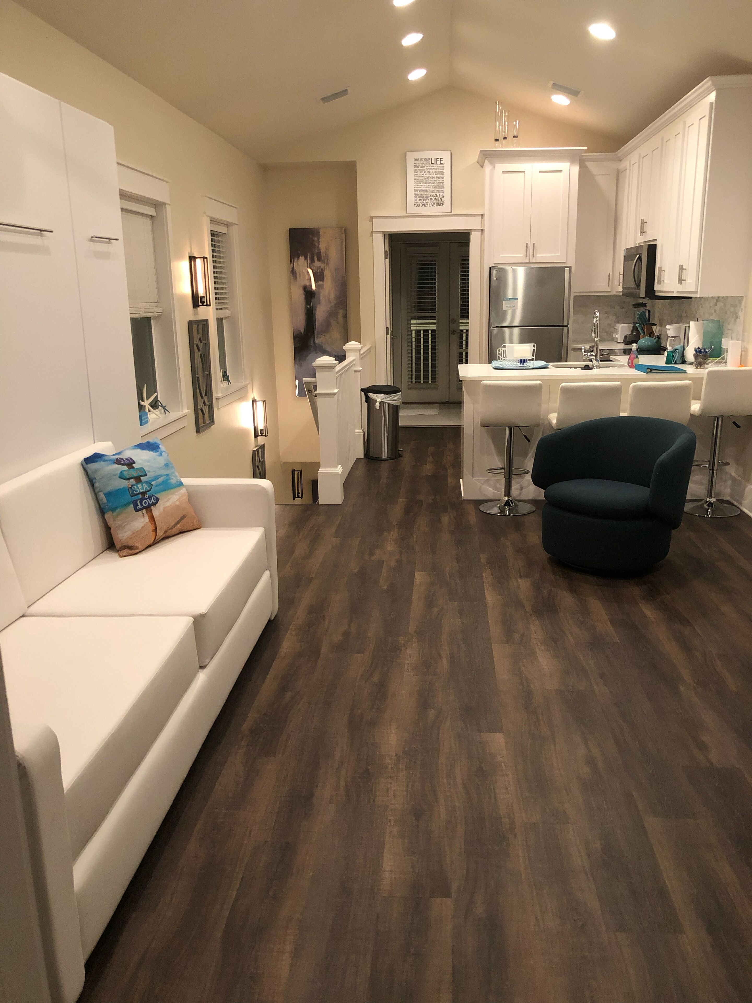 Modern, Fun Carriage Home 30A Light and Bright!Sleeps 4