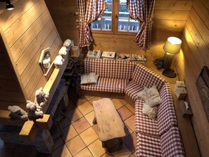 Fernseher, Kamin, DVD-Player, Tischfußball