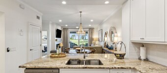 Lyxiga bottenvåningen Oceanfront Sea Dunes Villa-Totally Renovated