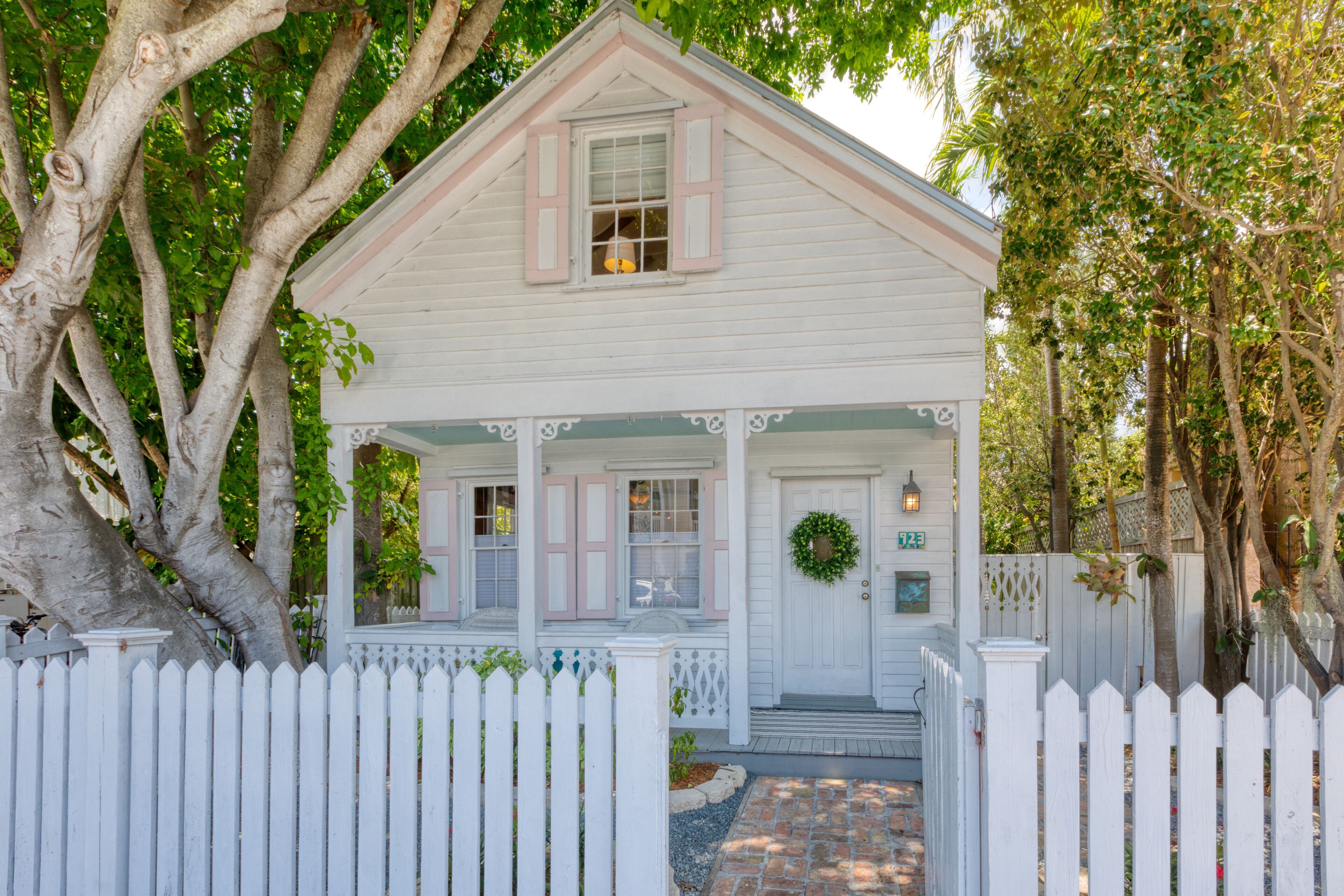 ORCHID ESCAPE~ 2 bedroom 2 bath set in Old Town with private dip pool!