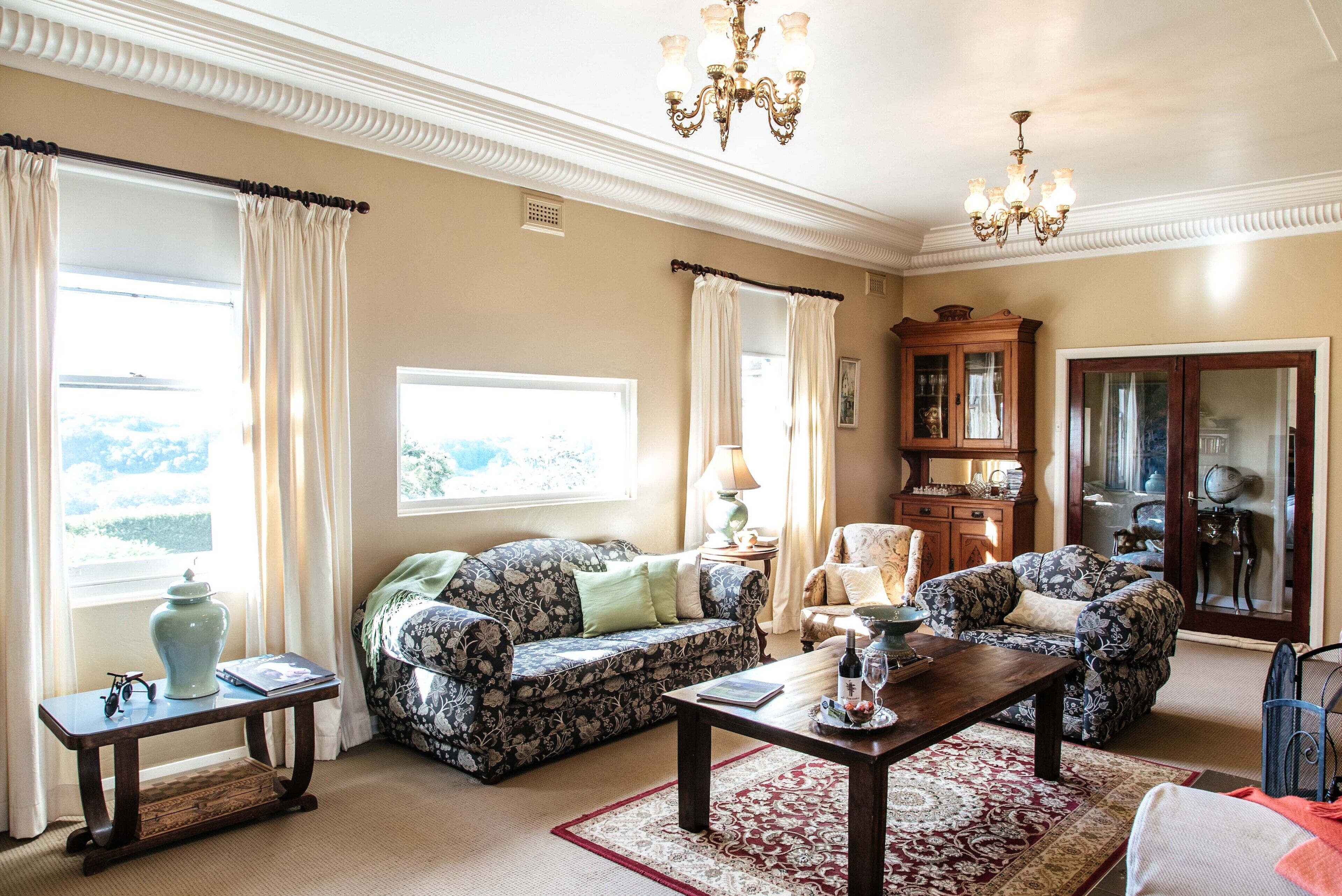 A cosy farmhouse getaway with picturesque views over rolling green pastures