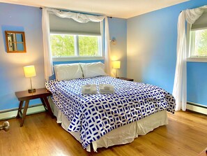 4 bedrooms, free WiFi, bed sheets, wheelchair access - Beautiful 4-bedroom House and Treehouse 5 min to skiing, hiking, golf, biking. (Killington)
