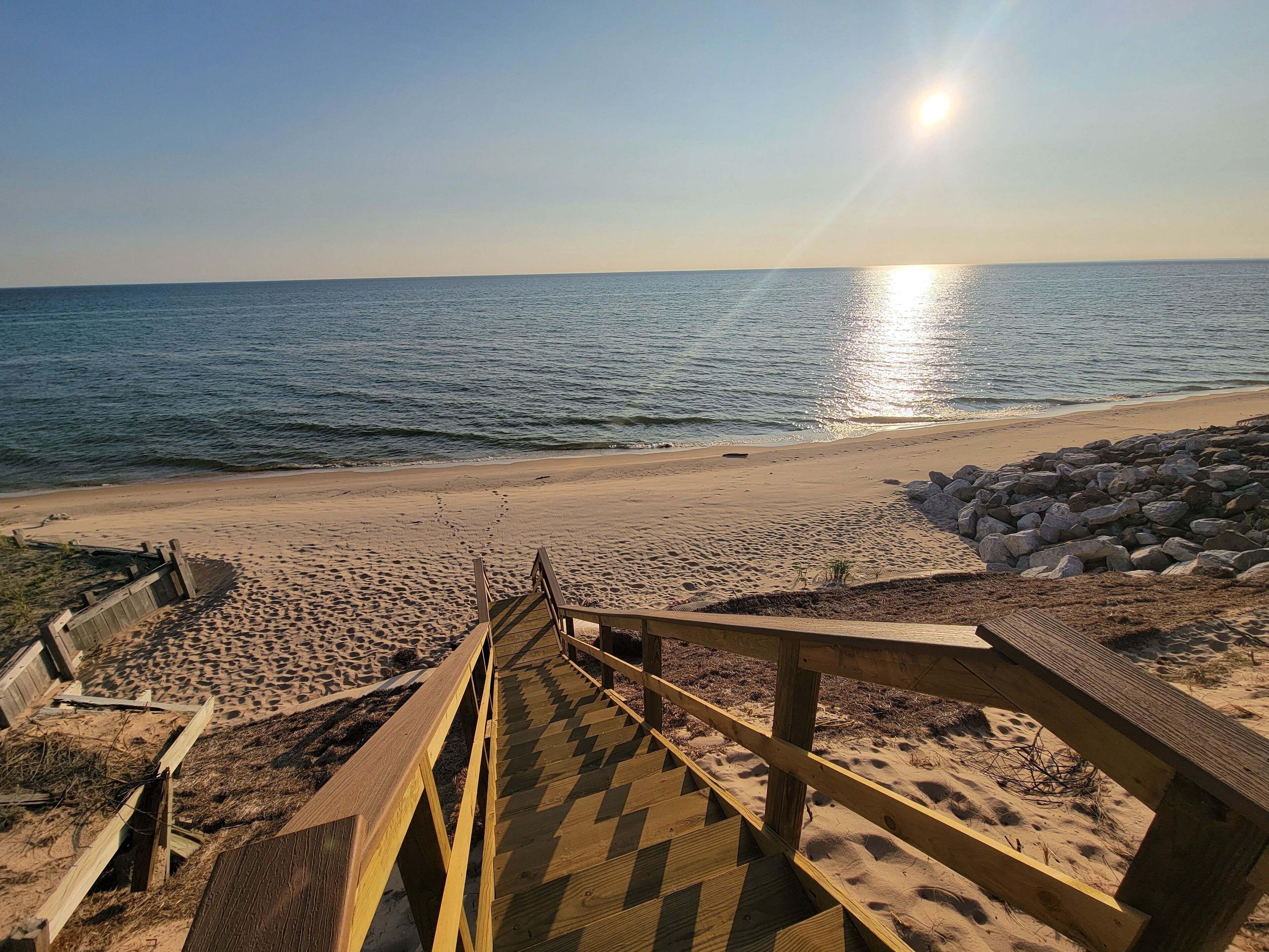 Chaises longues, serviettes de plage