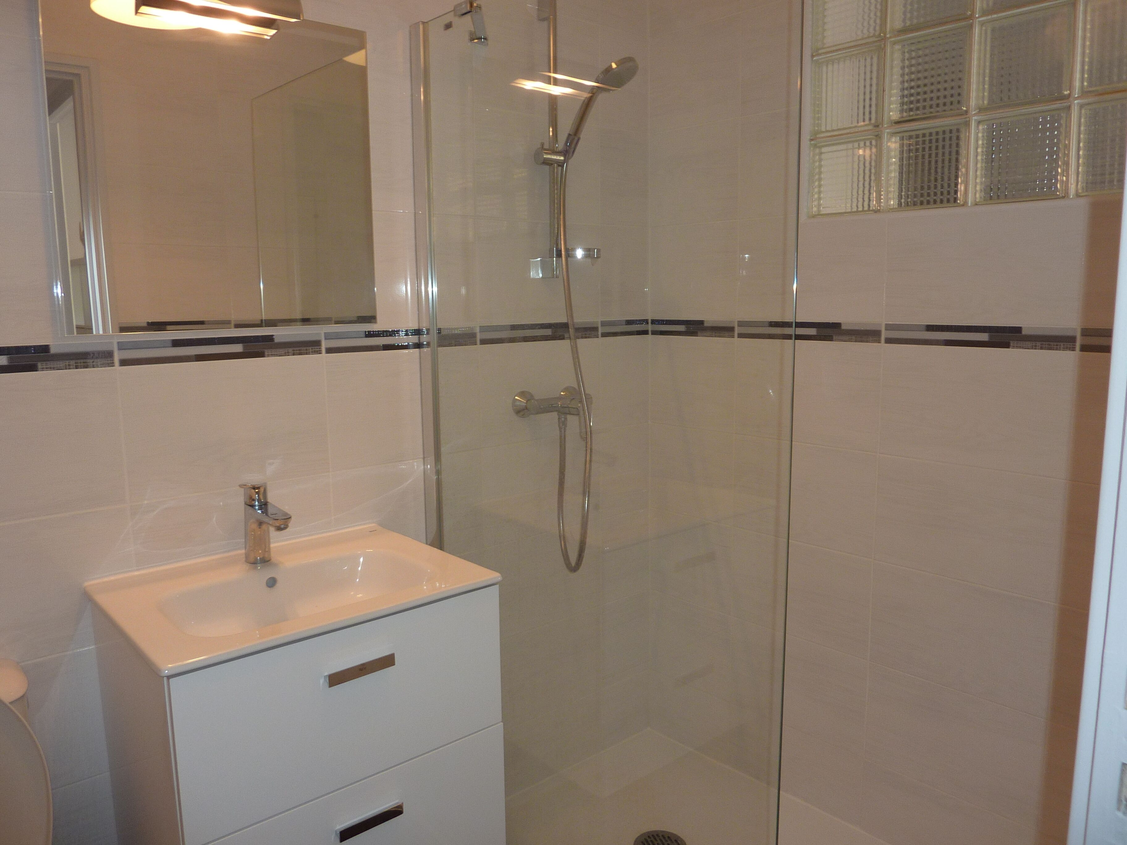 Charming studio with balcony, downtown but QUIET