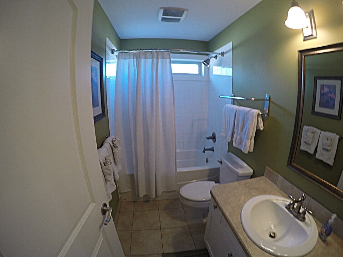 Family Paradise Lake View Cottage at La Casa Lakeside Cottage Resort