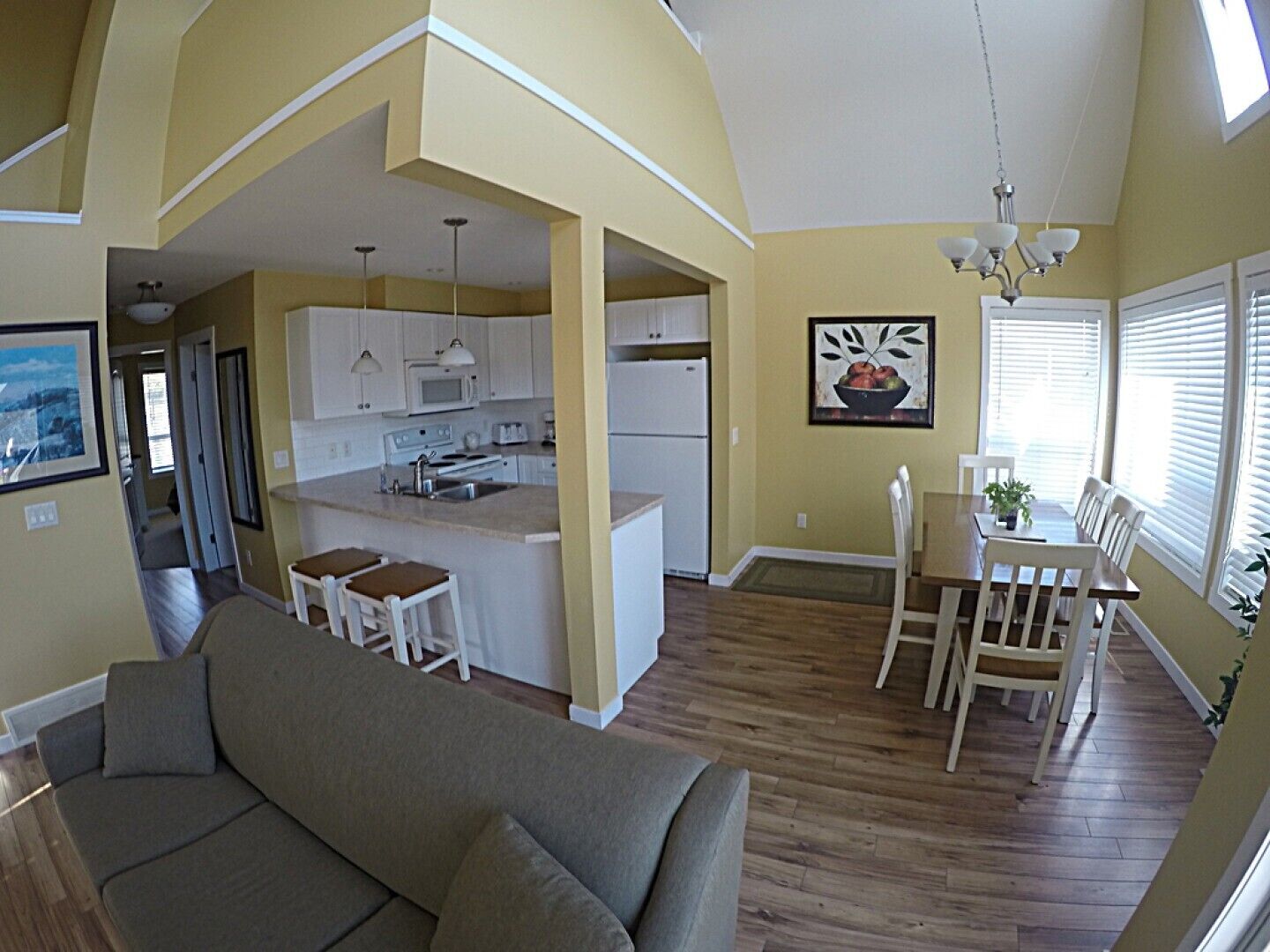 Family Paradise Lake View Cottage at La Casa Lakeside Cottage Resort