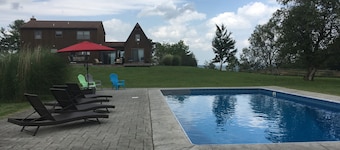 Private Hilltop Getaway with Hot Tub & Saltwater Heated Pool