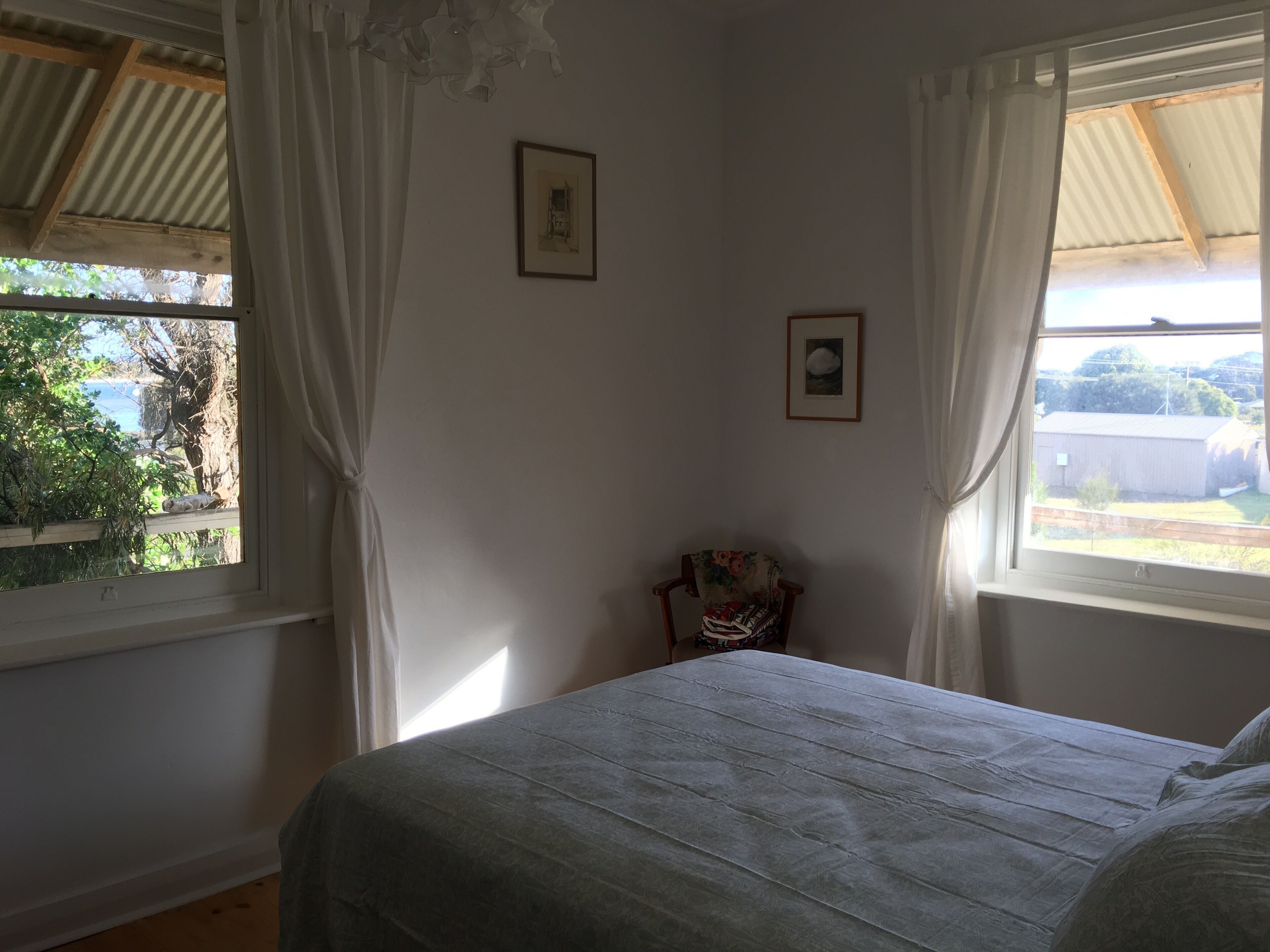 La Brisa. Beautiful stone cottage with water views