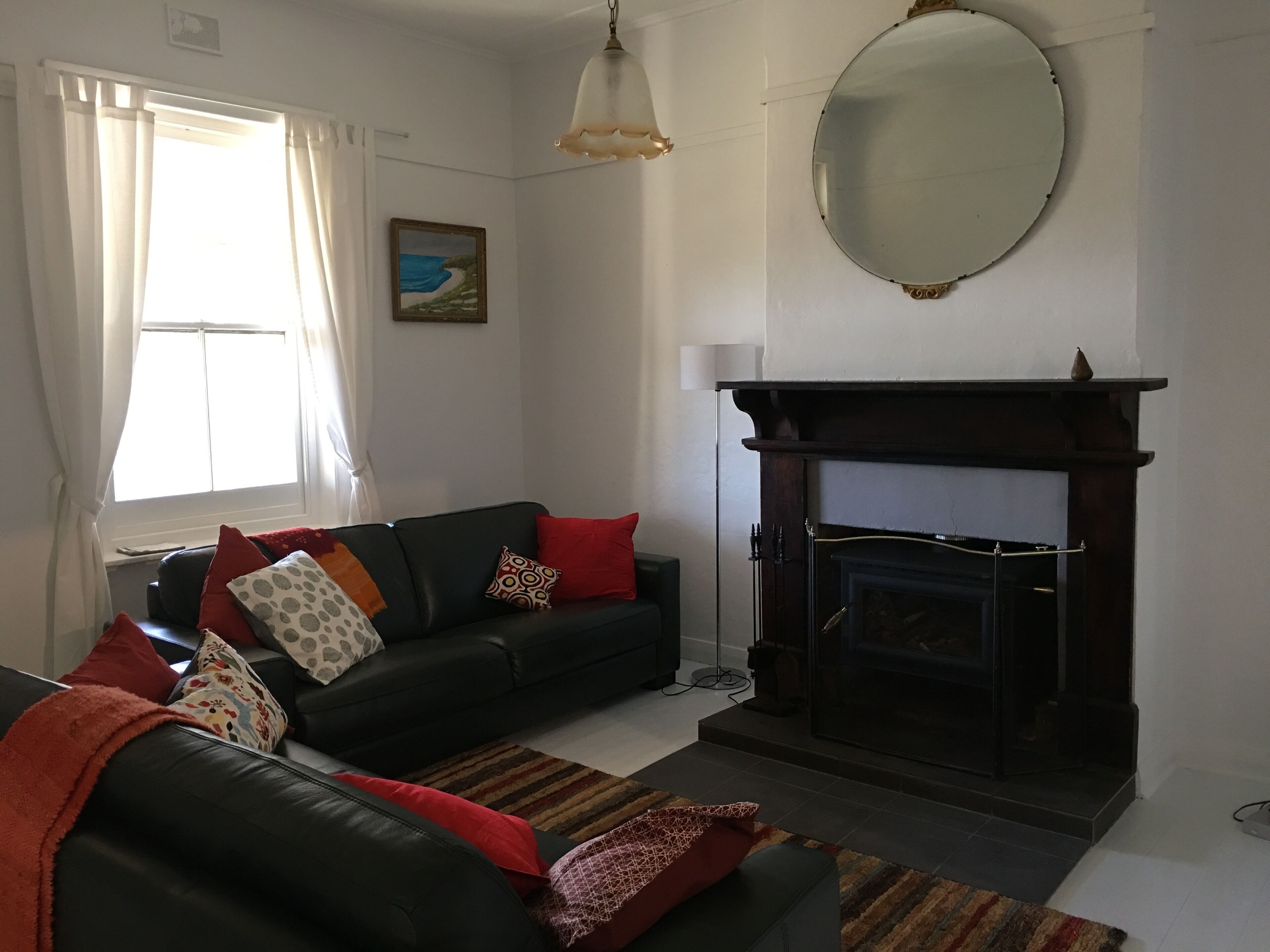 La Brisa. Beautiful stone cottage with water views