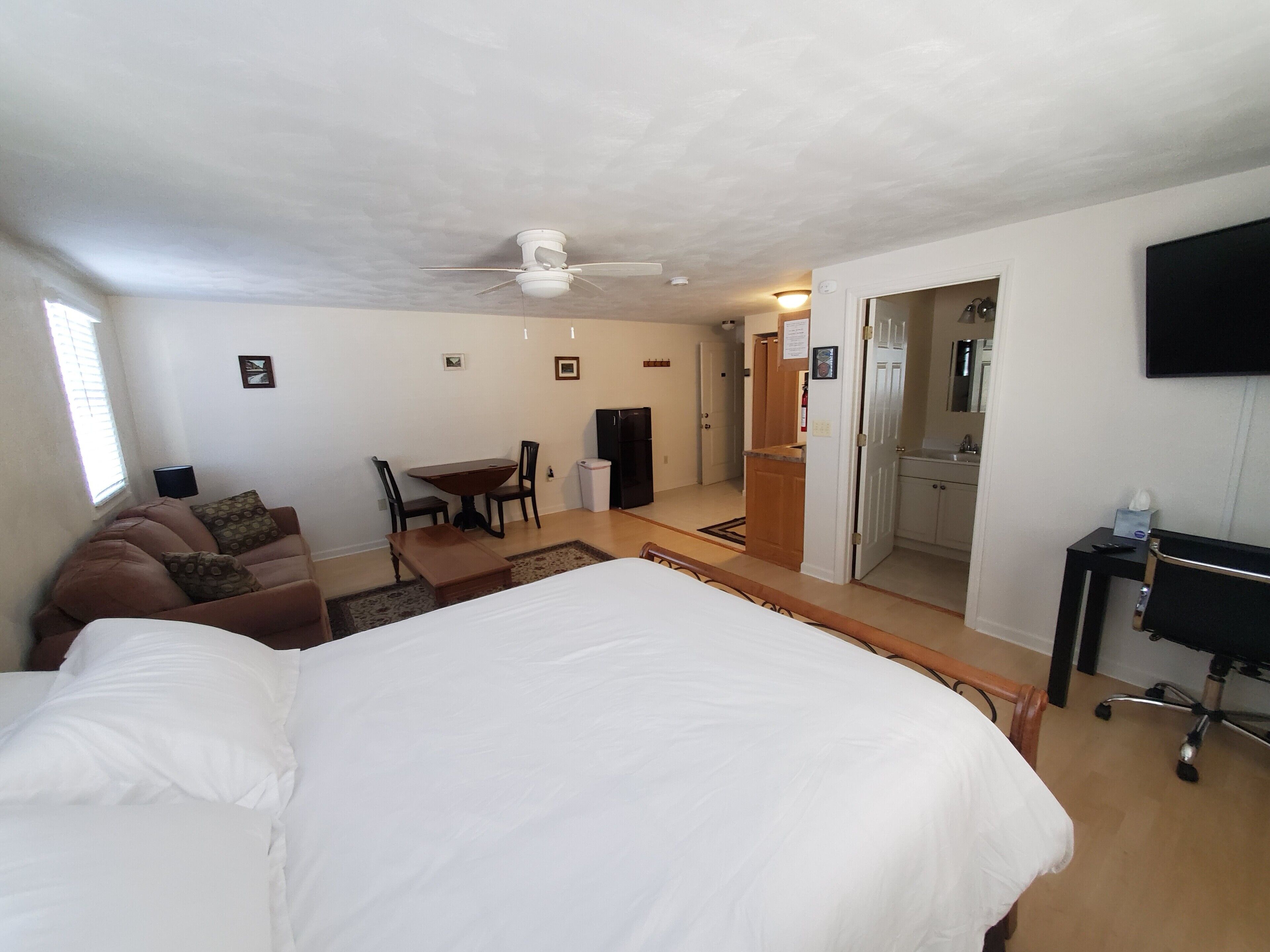 Efficiency Apartment in New Castle, Virginia Convenient to the Appalachian Trail