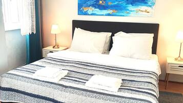 2 Schlafzimmer, Schreibtisch, Bügeleisen/Bügelbrett, Reisekinderbett