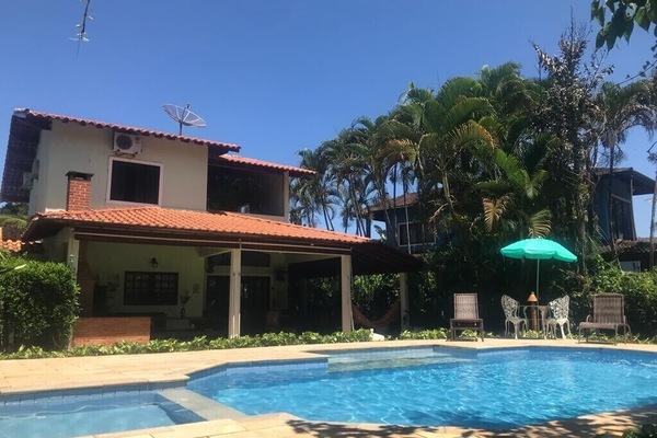 Fundo da Casa e área da Piscina