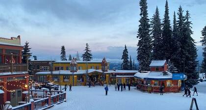 Ski-in/out Silver Star home to Nordic trail & 100 m to Alpine Meadows chairlift!