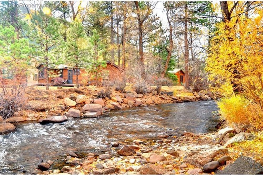 Cool River#6159 Cabin sets only feet from the Big Thompson River