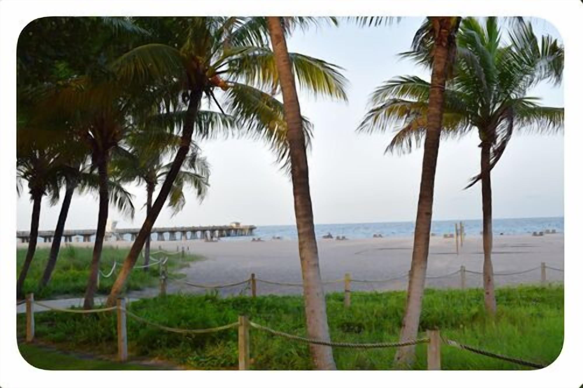 Vacation  House 1 block from the Beach, Free Hi speed Internet, cable TV Sleep 4