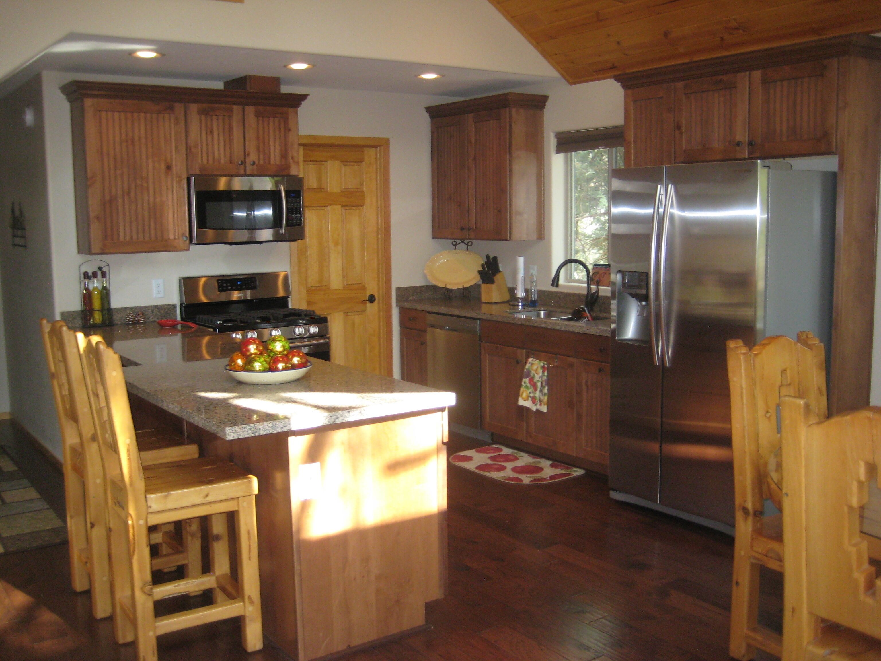 Escape to the perfect family mountain cabin in the cool pines