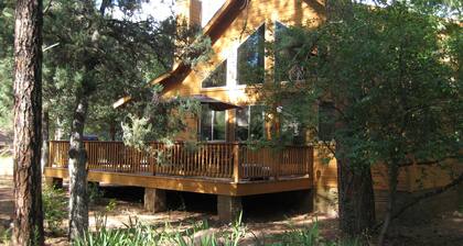 Escape to the perfect family mountain cabin in the cool pines