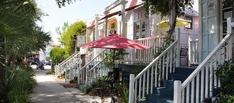  Pet friendly Cottage with fenced yard!