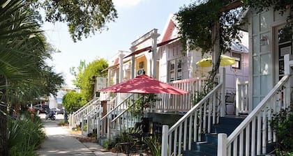 Pet friendly Cottage with fenced yard!