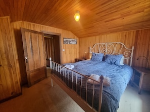3 bedrooms, iron/ironing board, travel crib, free WiFi