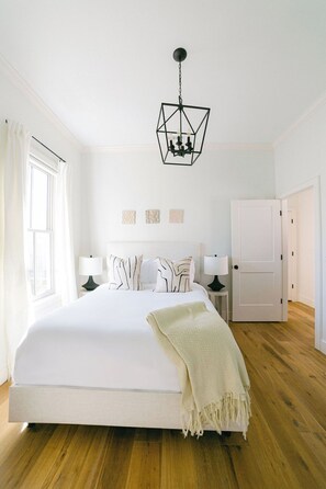 8 bedrooms, desk, iron/ironing board, free WiFi - Guesthouse Charleston: WEST (242 B & C) (Charleston)