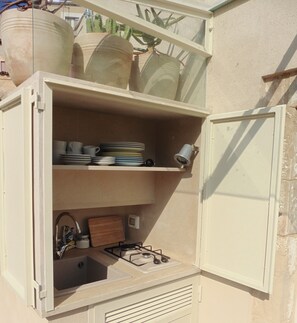 Fridge, microwave, stovetop, coffee/tea maker - Palazzo degli Olivi - La Terrazza studio on Modica (Modica)