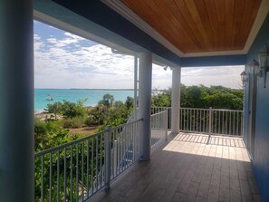 Property grounds - Beautiful Beach Front Home Located Within 100 Feet Of The Beach  (Lochabar)