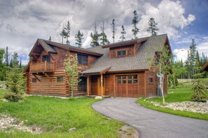 Exterior - 4 Bedroom Luxury Ski in/ Ski Out Powder Ridge Cabin W/ Hot Tub (Big Sky)