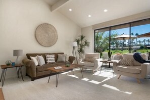 Fernseher, Kamin, Arbeitsbereiche