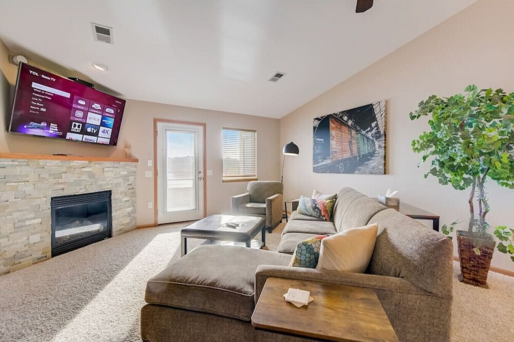 LHC 419 · 2 Bedroom, WI Dells, Lake Side Condo