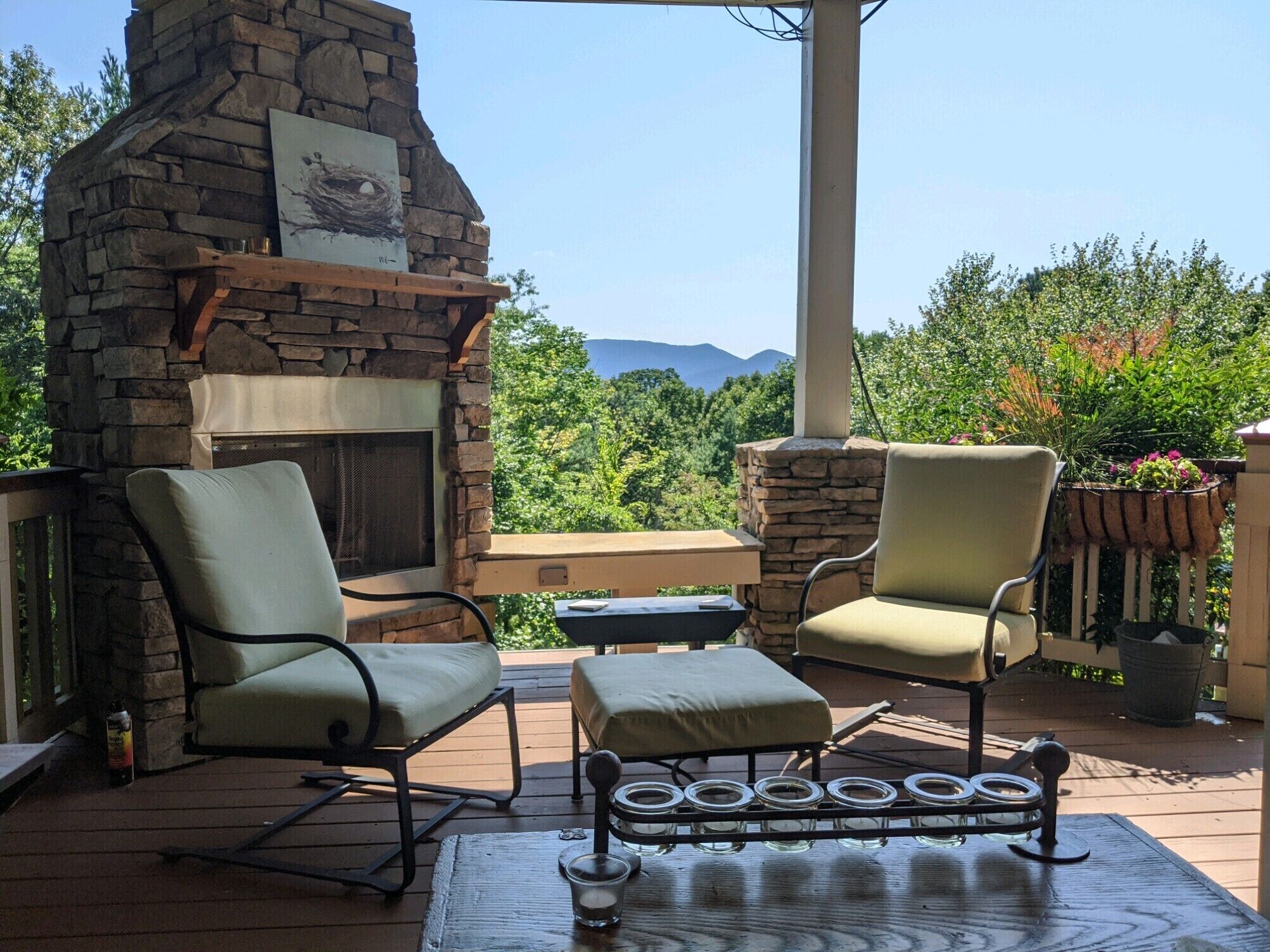 Quiet, private, only 10 minutes to downtown in the middle of 12 secluded acres!