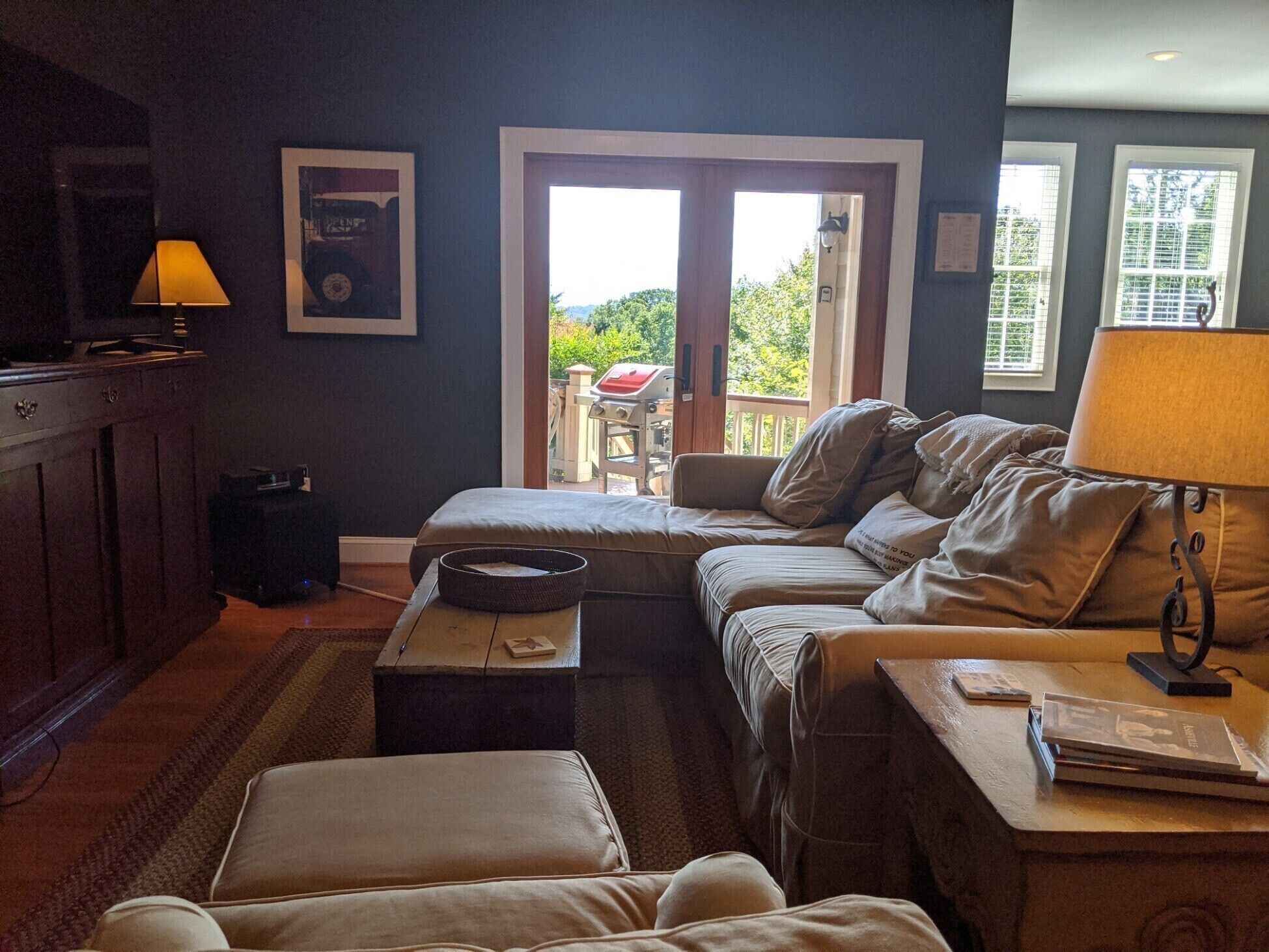 Quiet, private, only 10 minutes to downtown in the middle of 12 secluded acres!