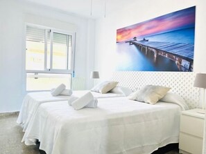 4 chambres, fer et planche à repasser, Wi-Fi, draps fournis