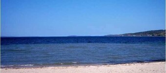 Downtown TVC Condo, Walk Everywhere, Comfortable, Great Launching Pad To See TC