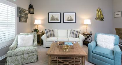 Read Our Reviews Gorgeous 2 BR Poolside T/h, 3 minute walk to beach!