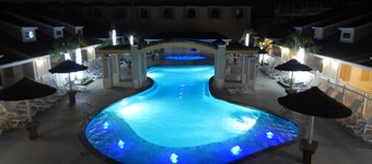 Smukke et niveau TH beliggende ved poolen H / Resort Pool og en kort gåtur til stranden!