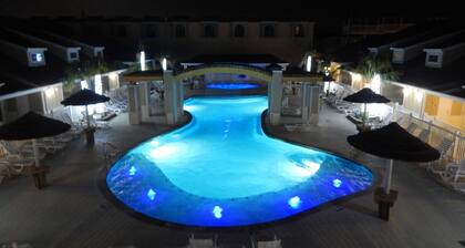 Read Our Reviews Gorgeous 2 BR Poolside T/h, 3 minute walk to beach!