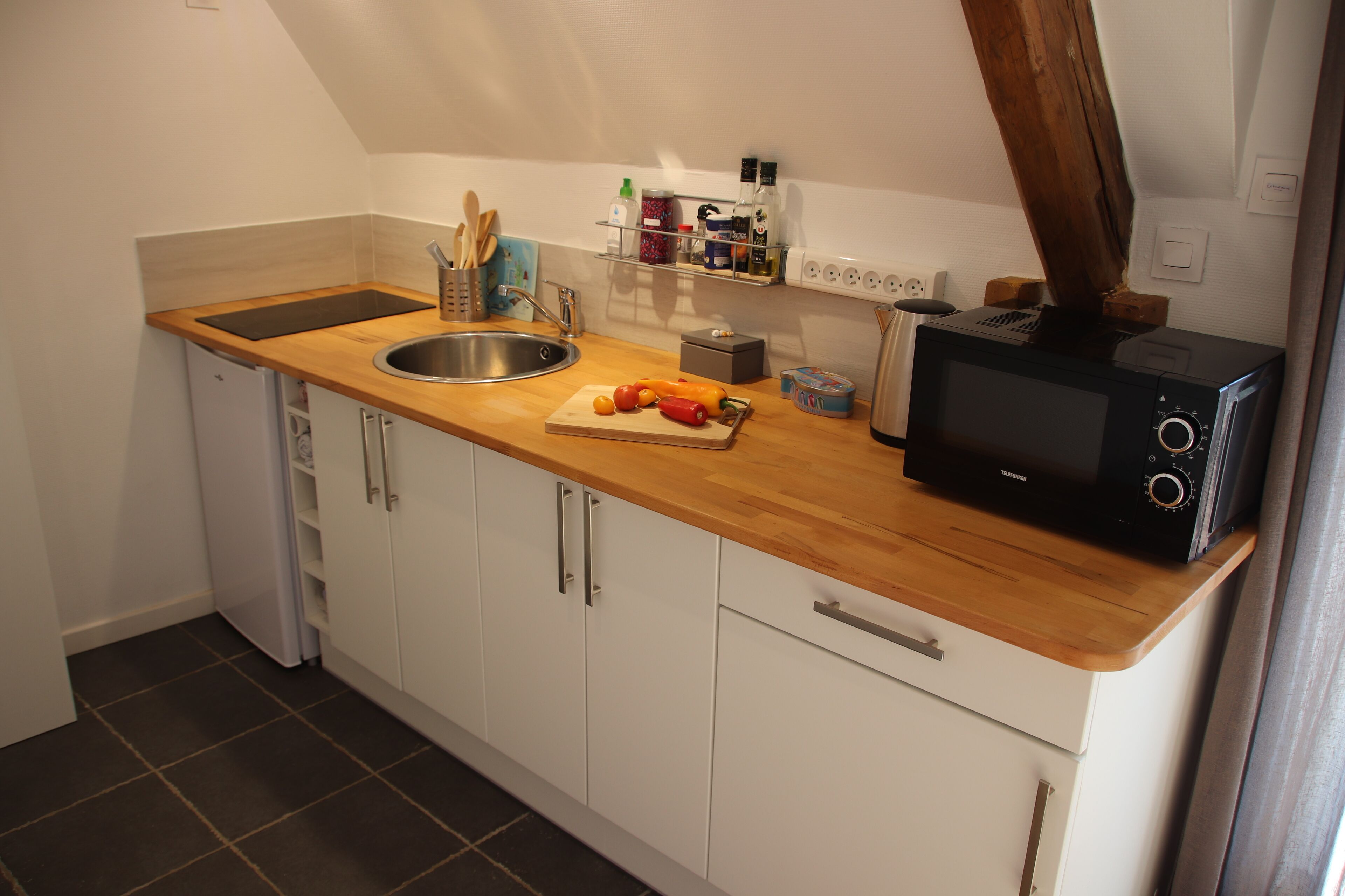 冰箱、微波炉、烤箱、炉灶