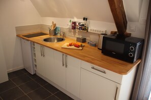 冰箱、微波炉、烤箱、炉灶